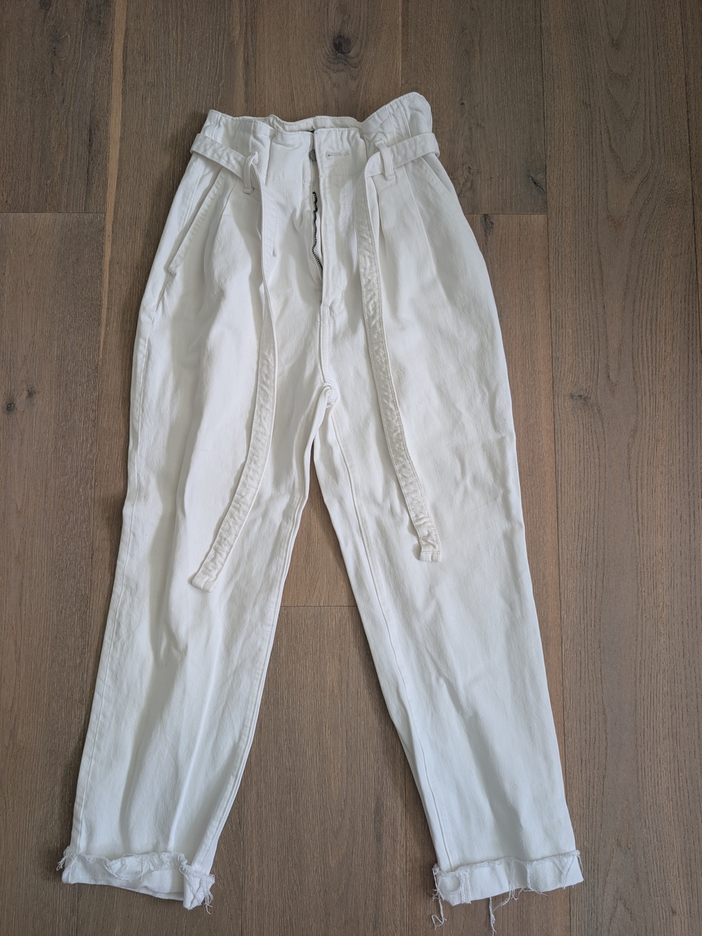 Abercrombie & Fitch Women Paper Bag Jeans – White Denim